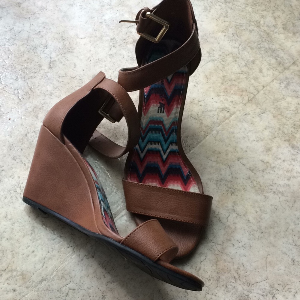 ♻️♻️DONATED ♻️♻️ Wedges - Picture 2 of 5